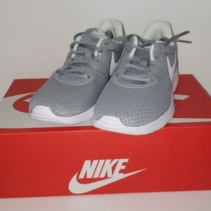 NWT WMNS NIKE TANJUN